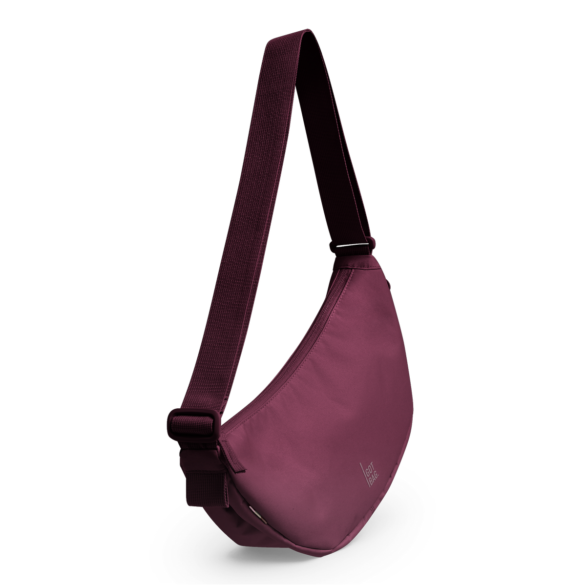 MOON BAG SMALL MONOCHROME EDITION Tasche in kraken (Weinrot) in diagonaler Ansicht.