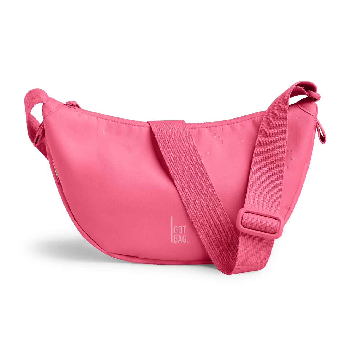 MOON BAG SMALL Tasche in salina pink (leuchtendes Pink) als Studioaufnahme in Frontansicht.