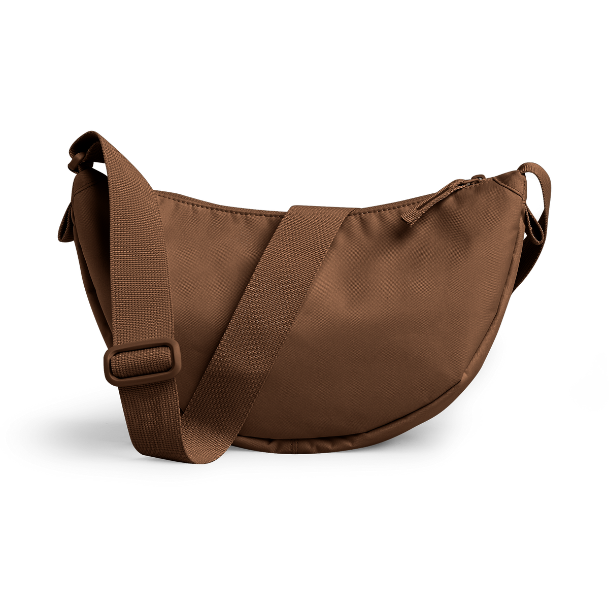 MOON BAG Tasche in trench (warmes Goldbraun) als Studioaufnahme in Rückenansicht.