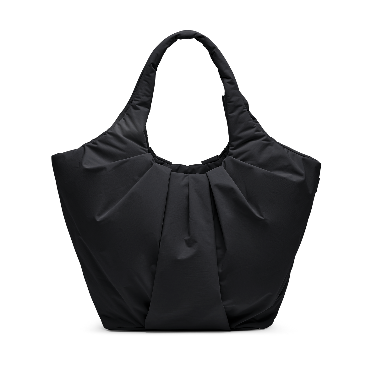 PLEAT TOTE BAG Tasche in black (Schwarz) als Studioaufnahme in Rückansicht.