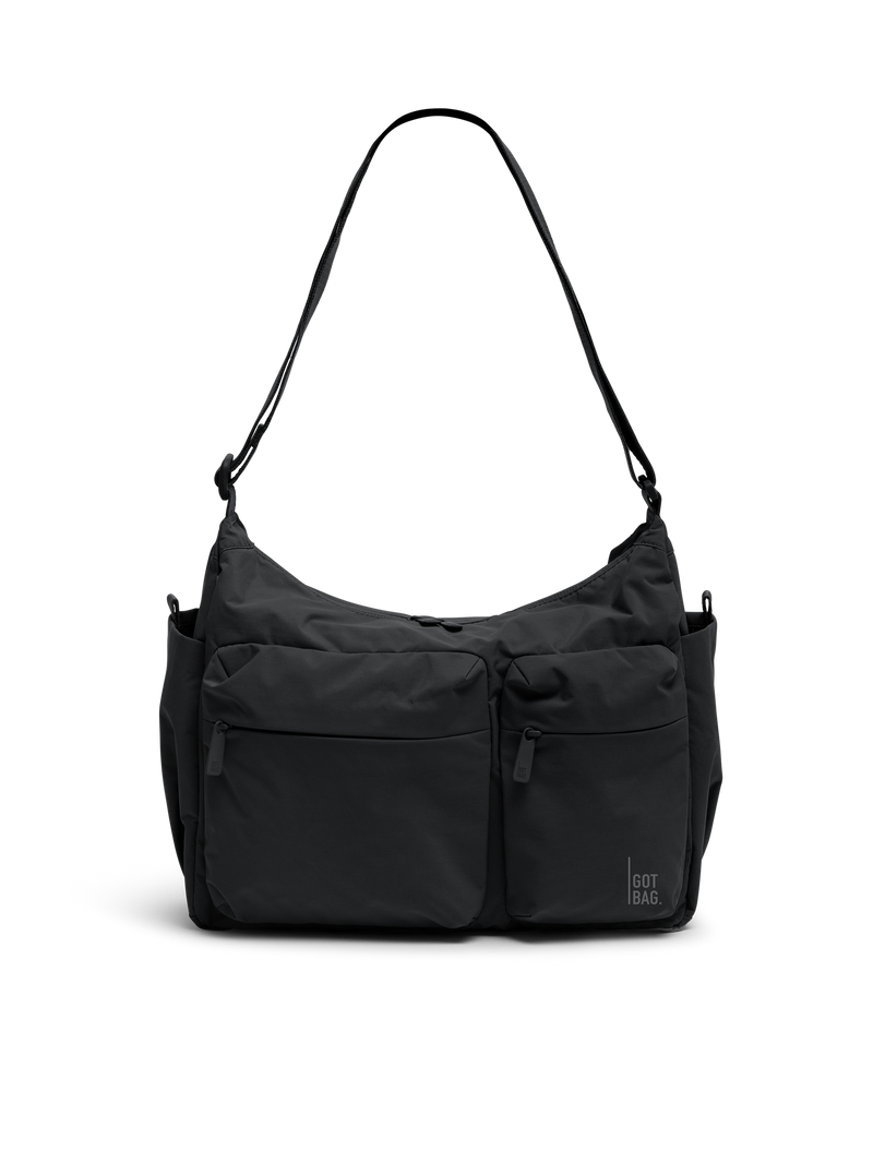 POcKET SLING BAG Tasche in black (Schwarz) als Studioaufnahme in Frontansicht.