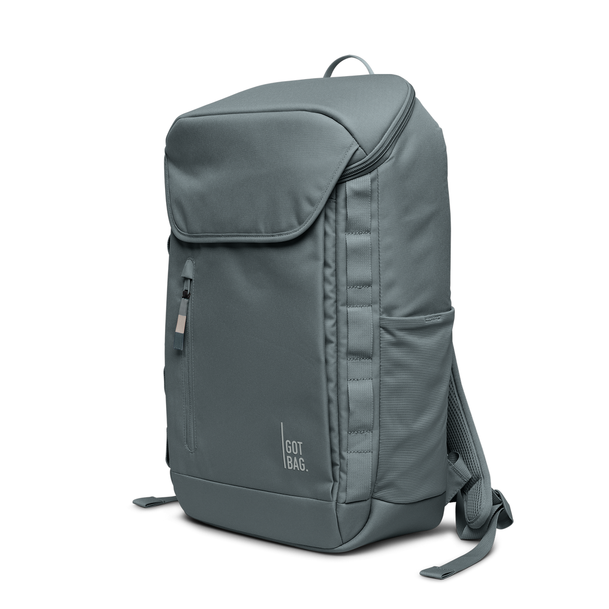 PRO PACK MONOCHROME EDITION Rucksack in basalt (graues Eisblau) als Studioaufnahme in Schrägansicht.