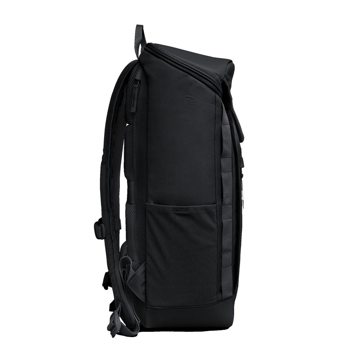 PRO PACK Rucksack in black (Schwarz) als Studioaufnahme in Seitenansicht.