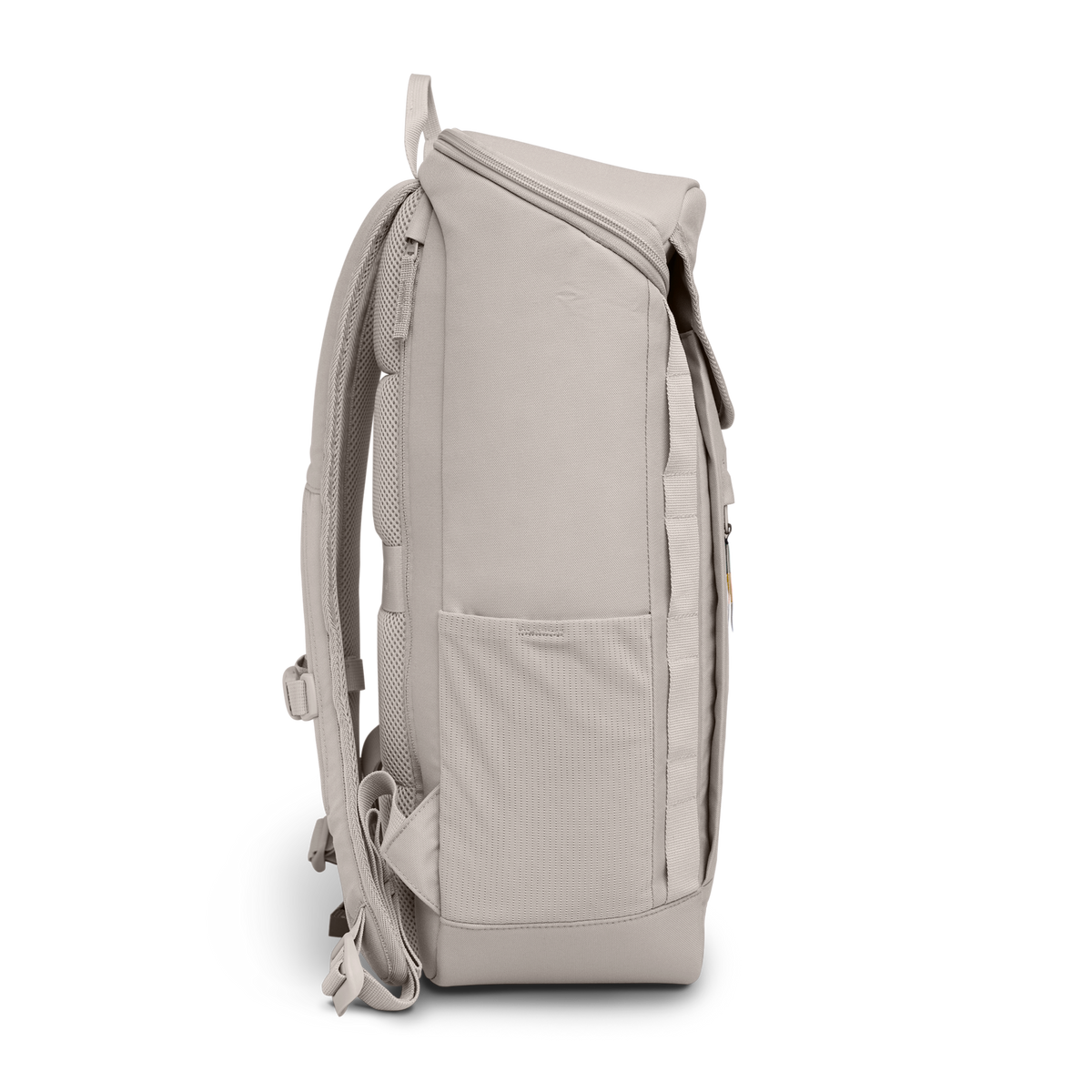 PRO PACK Rucksack in clam (helles, warmes Grau) als Studioaufnahme in Seitenansicht.