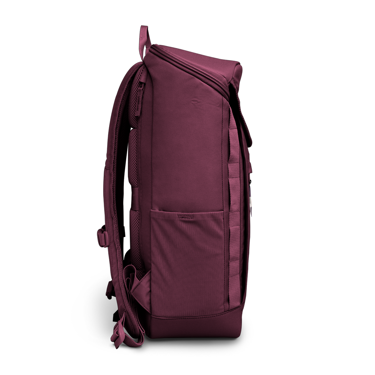 PRO PACK Rucksack in kraken (Weinrot) als Studioaufnahme in Seitenansicht.