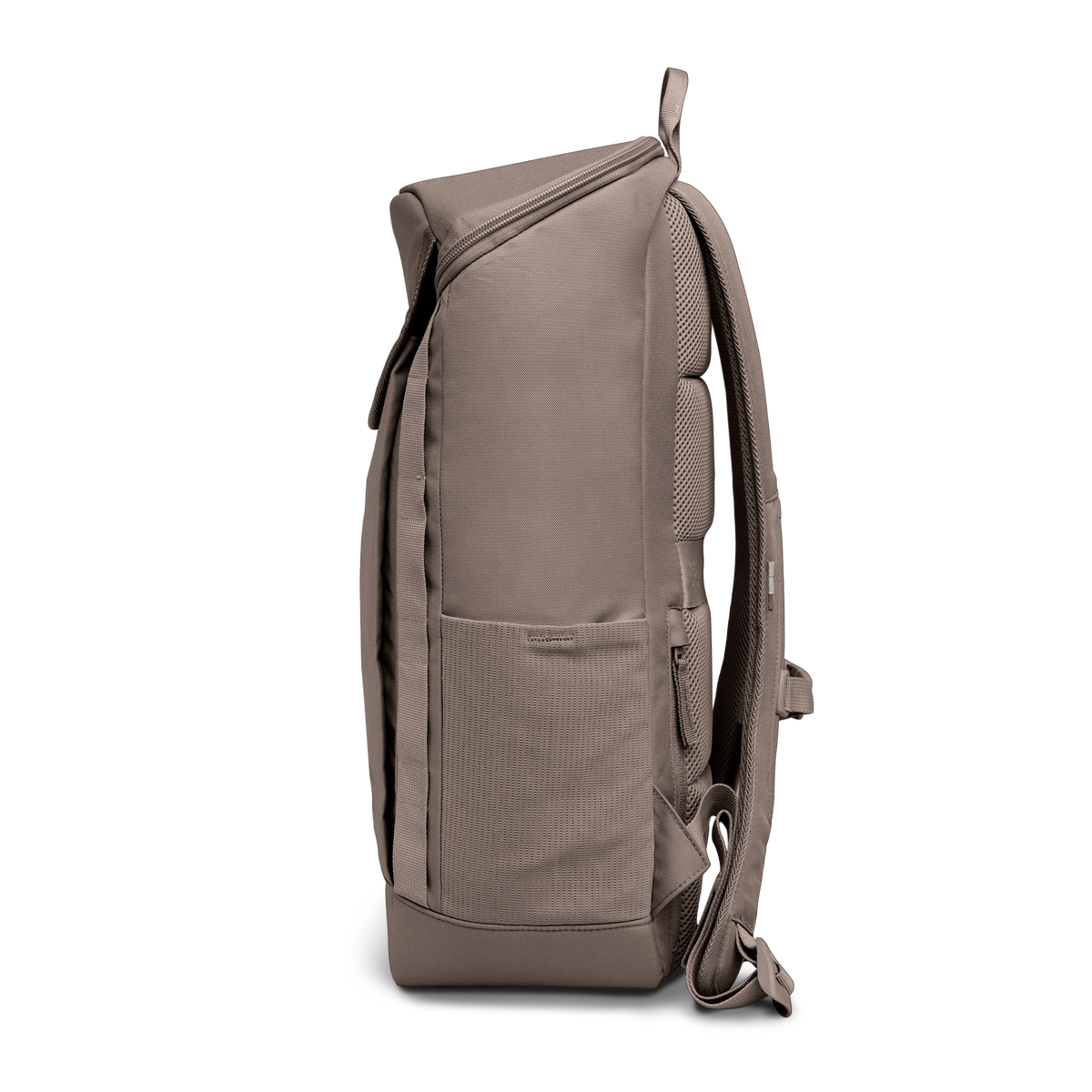 PRO PACK Rucksack in oyster (klassisches Taupe-Braun) als Studioaufnahme in Seitenansicht.