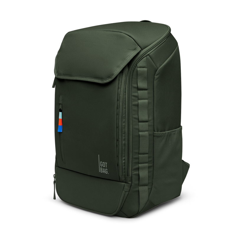 PRO PACK TRAVEL Rucksack in algae (Dunkelgrün mit Graustich) in diagonaler Ansicht.