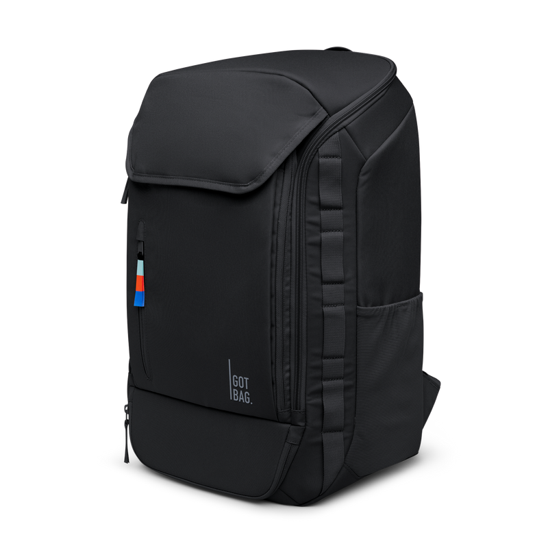 PRO PACK TRAVEL Rucksack in black (Schwarz) in Diagonalansicht.