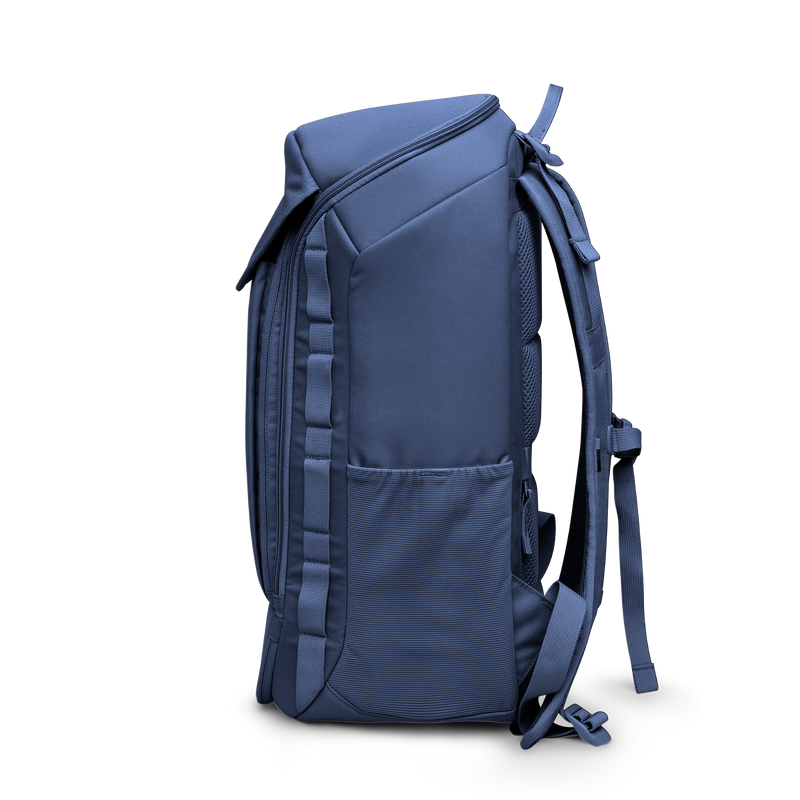 PRO PACK TRAVEL Rucksack in ocean blue (Marineblau) in Seitenansicht.