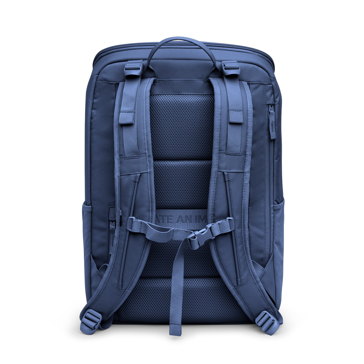 PRO PACK TRAVEL Rucksack in ocean-blue (Marineblau) als Studioaufnahme in Rückansicht.