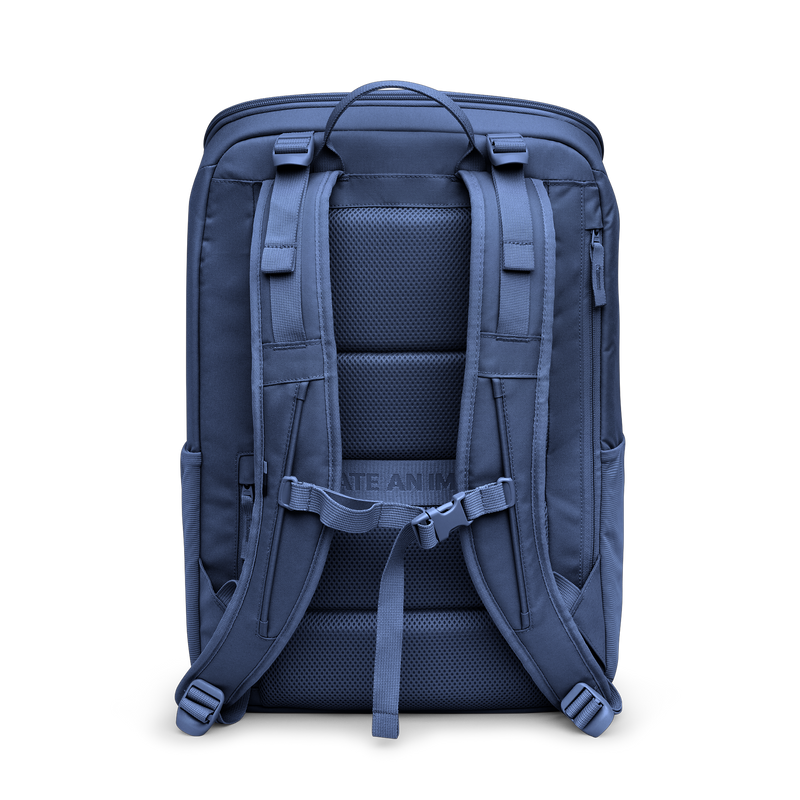 PRO PACK TRAVEL Rucksack in ocean-blue (Marineblau) als Studioaufnahme in Rückansicht.