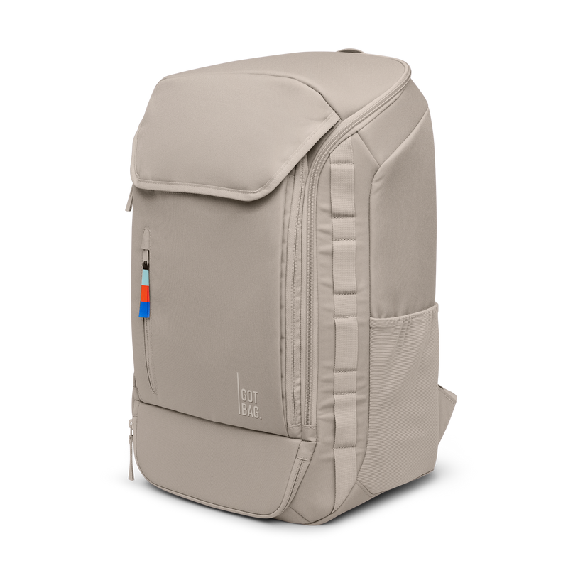PRO PACK TRAVEL Rucksack in scallop (helles Beige) in diagonaler Ansicht.