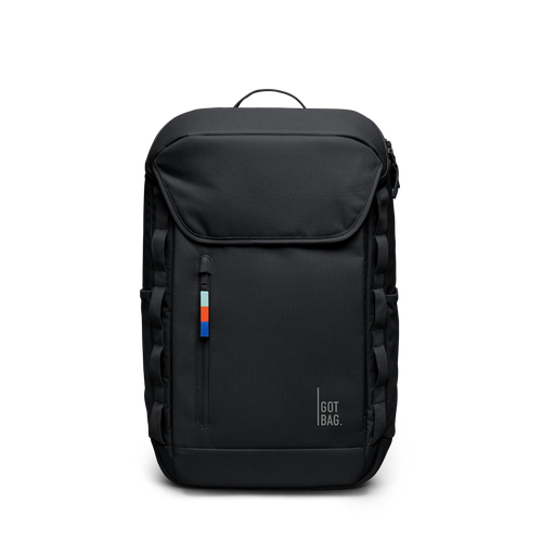 PRO PACK Rucksack in black (Schwarz) als Studioaufnahme in Frontansicht.