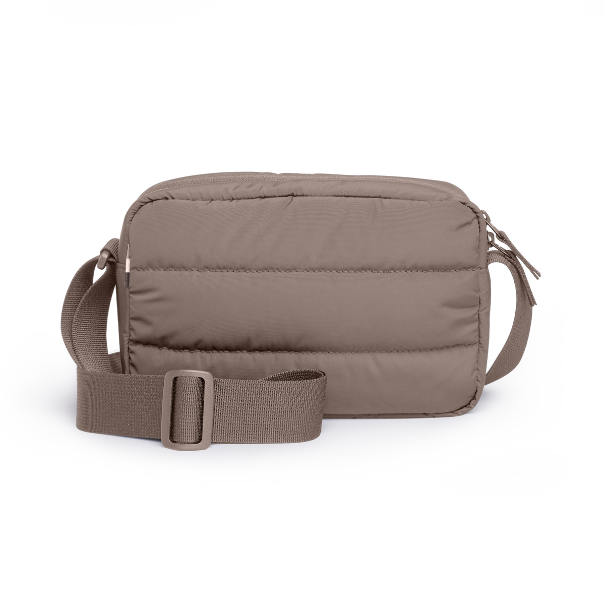 PUFFER CROSSBODY BAG Tasche in oyster (klassisches Taupe-Braun) als Studioaufnahme in Rückansicht.