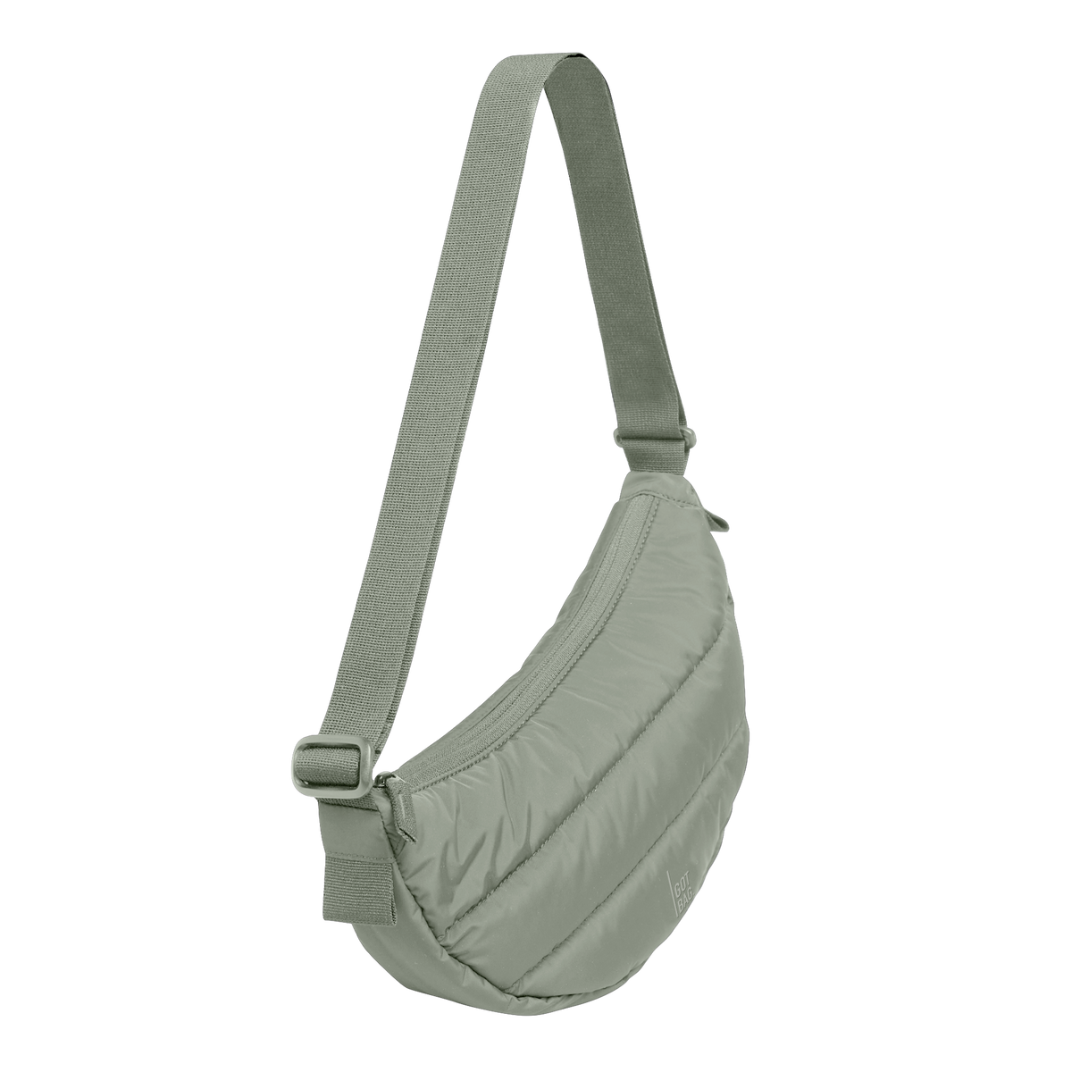 PUFFER MOON BAG SMALL Tasche in bass (Salbeigrün) als Studioaufnahme in diagonaler Ansicht auf weißem Hintergrund.