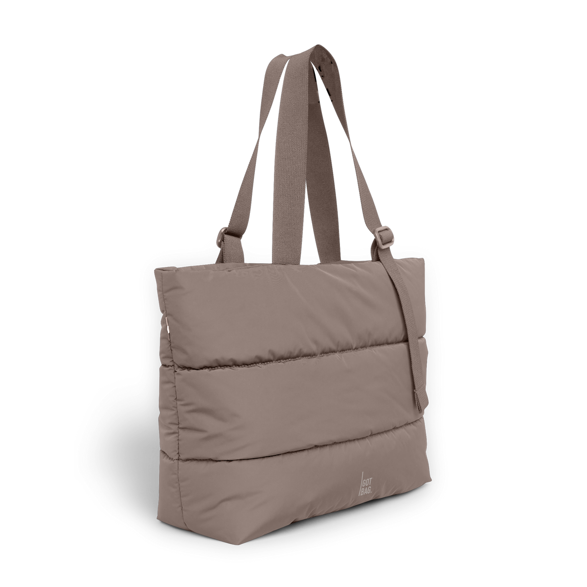 PUFFER TOTE BAG Tasche in oyster (klassisches Taupe-Braun) als Studioaufnahme in diagonaler Ansicht.