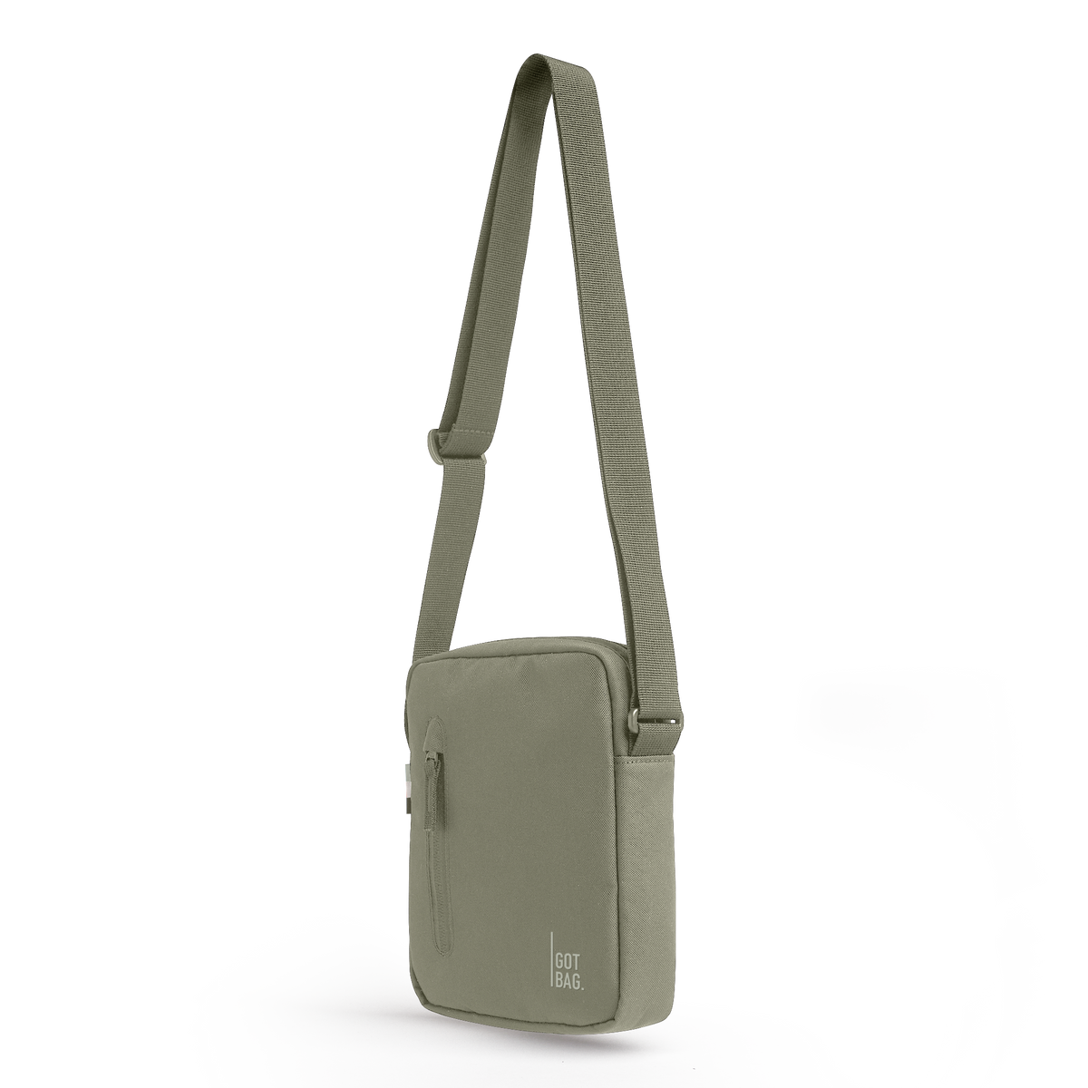 PUSHER BAG Tasche in seabed (helles Olivgrün), schräg hängend, mit Logo auf der Vorderseite.