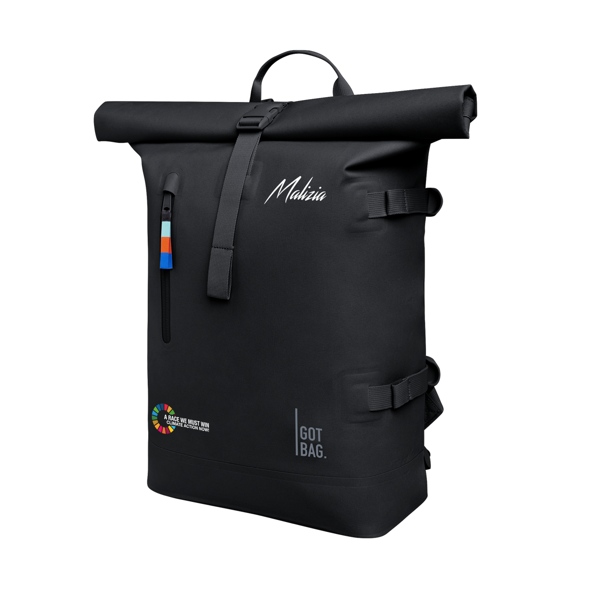 ROLLTOP Rucksack in black (Schwarz) in Diagonalsicht.