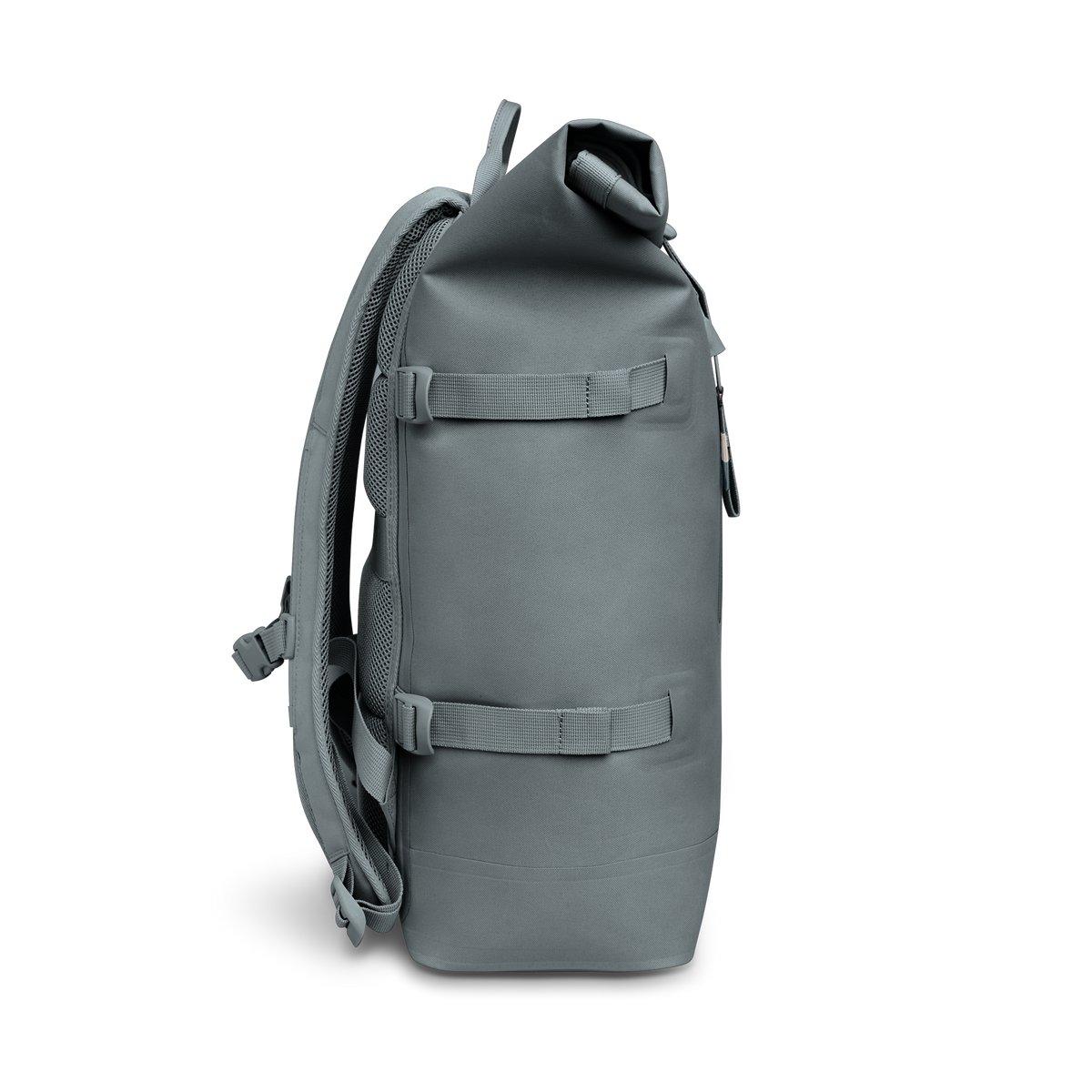 ROLLTOP Rucksack in basalt (graues Eisblau) in Seitenansicht.