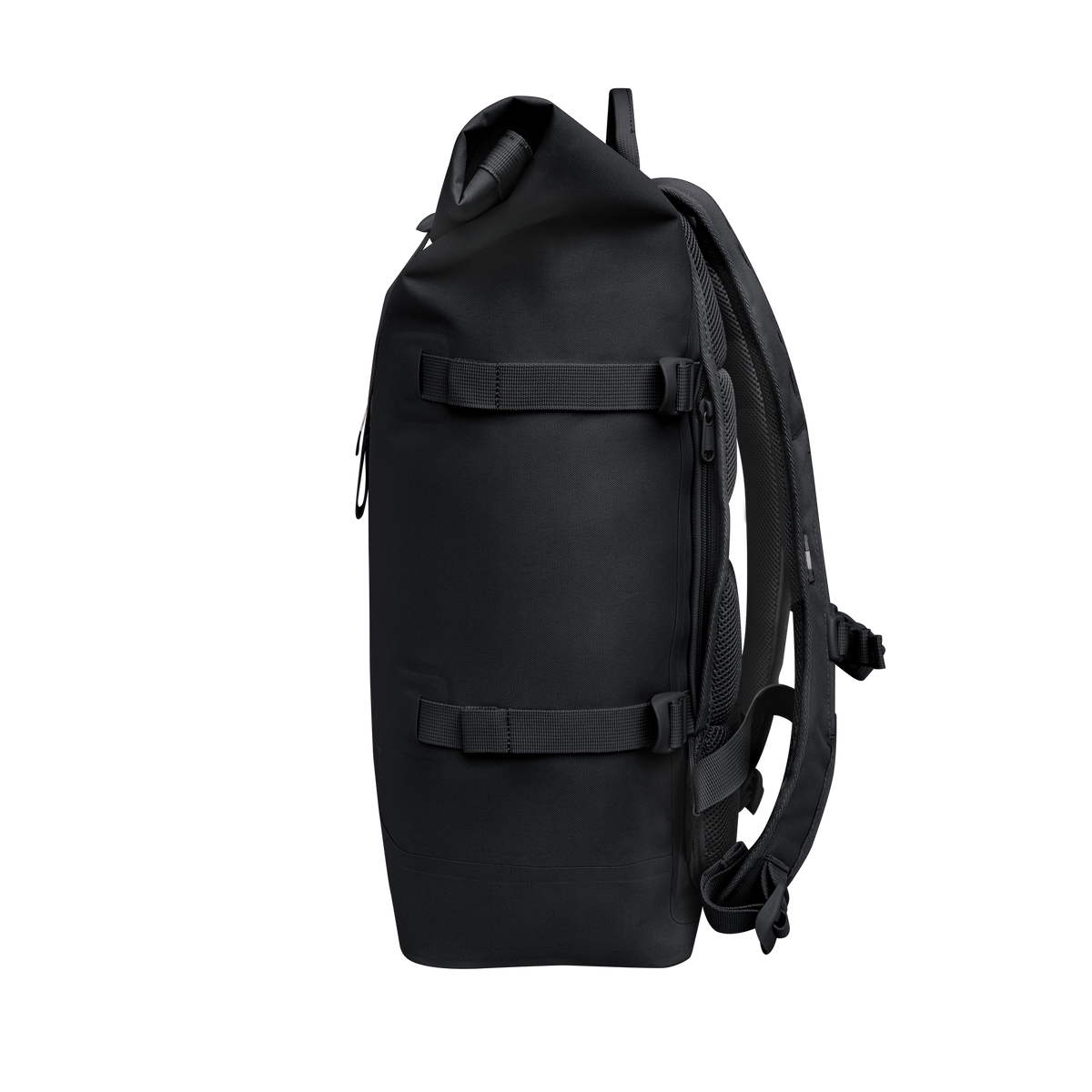 ROLLTOP 2.0 MONOCHROME EDITION Rucksack in black (Schwarz) als Seitenansicht.