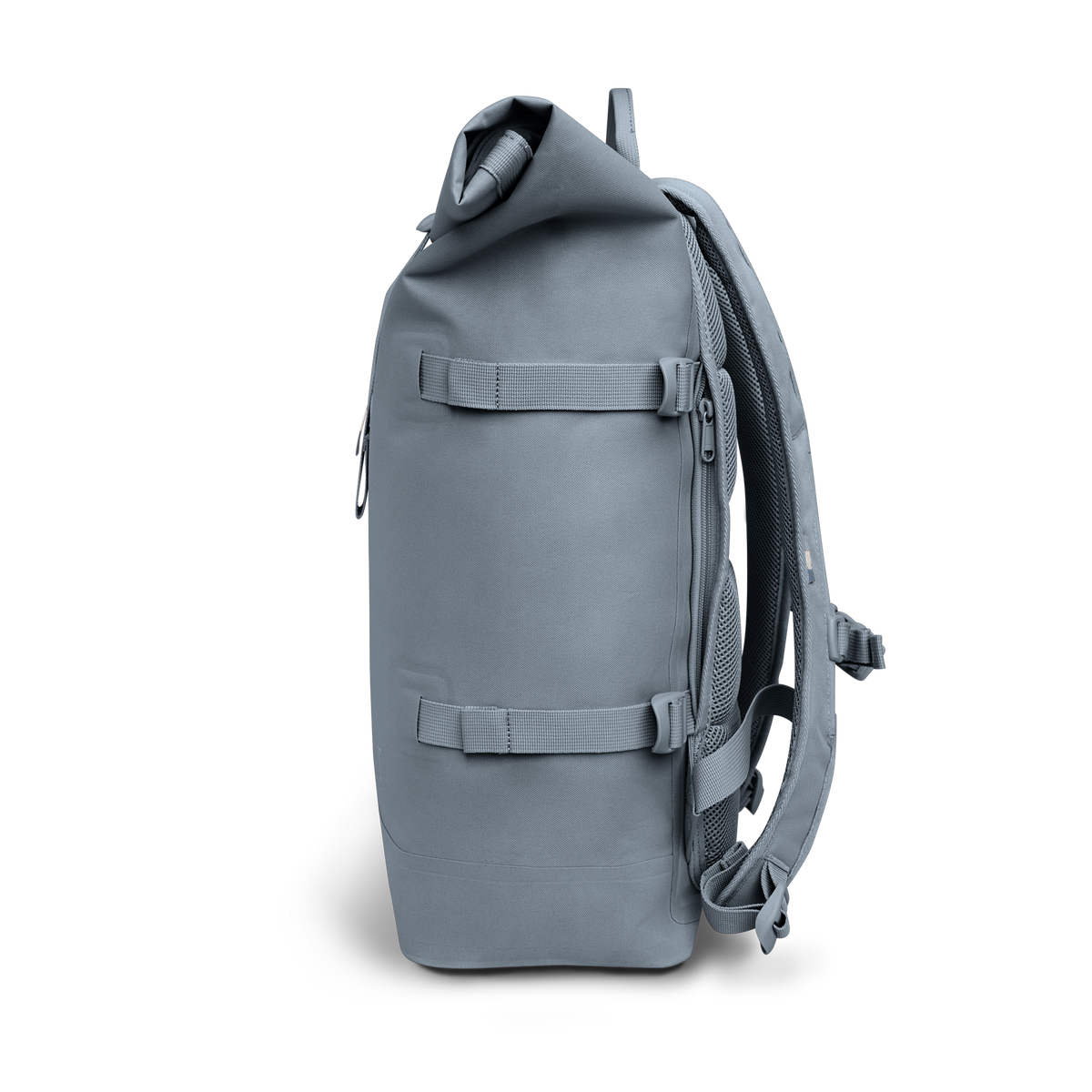 ROLLTOP Rucksack in marlin (grau-blau) als Seitenansicht.
