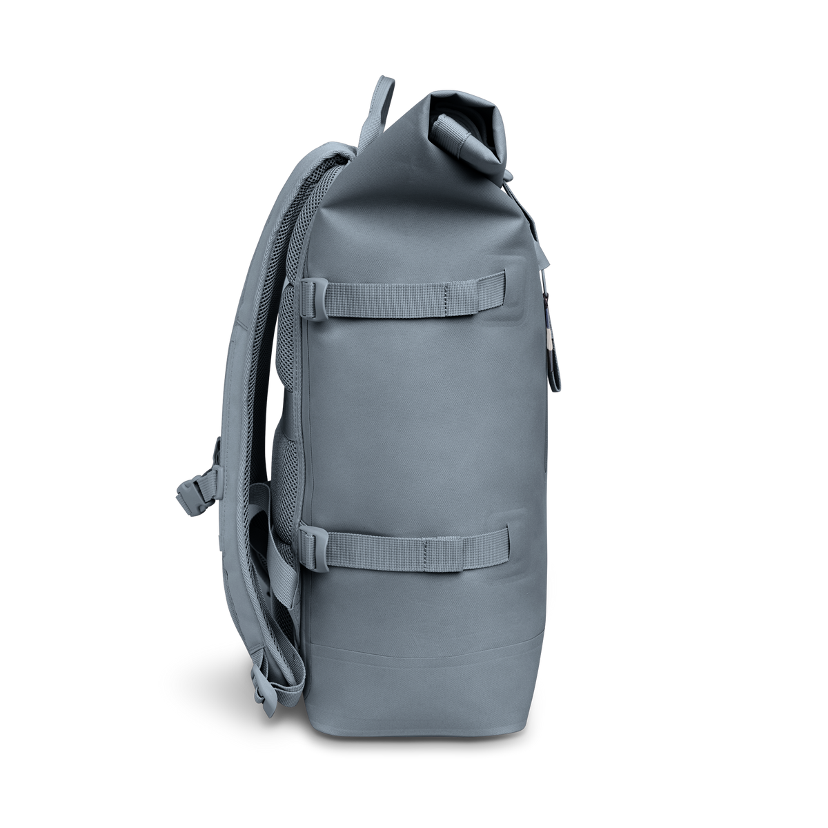 ROLLTOP 2.0 MONOCHROME EDITION Rucksack in marlin (grau-blau) in Seitenansicht.