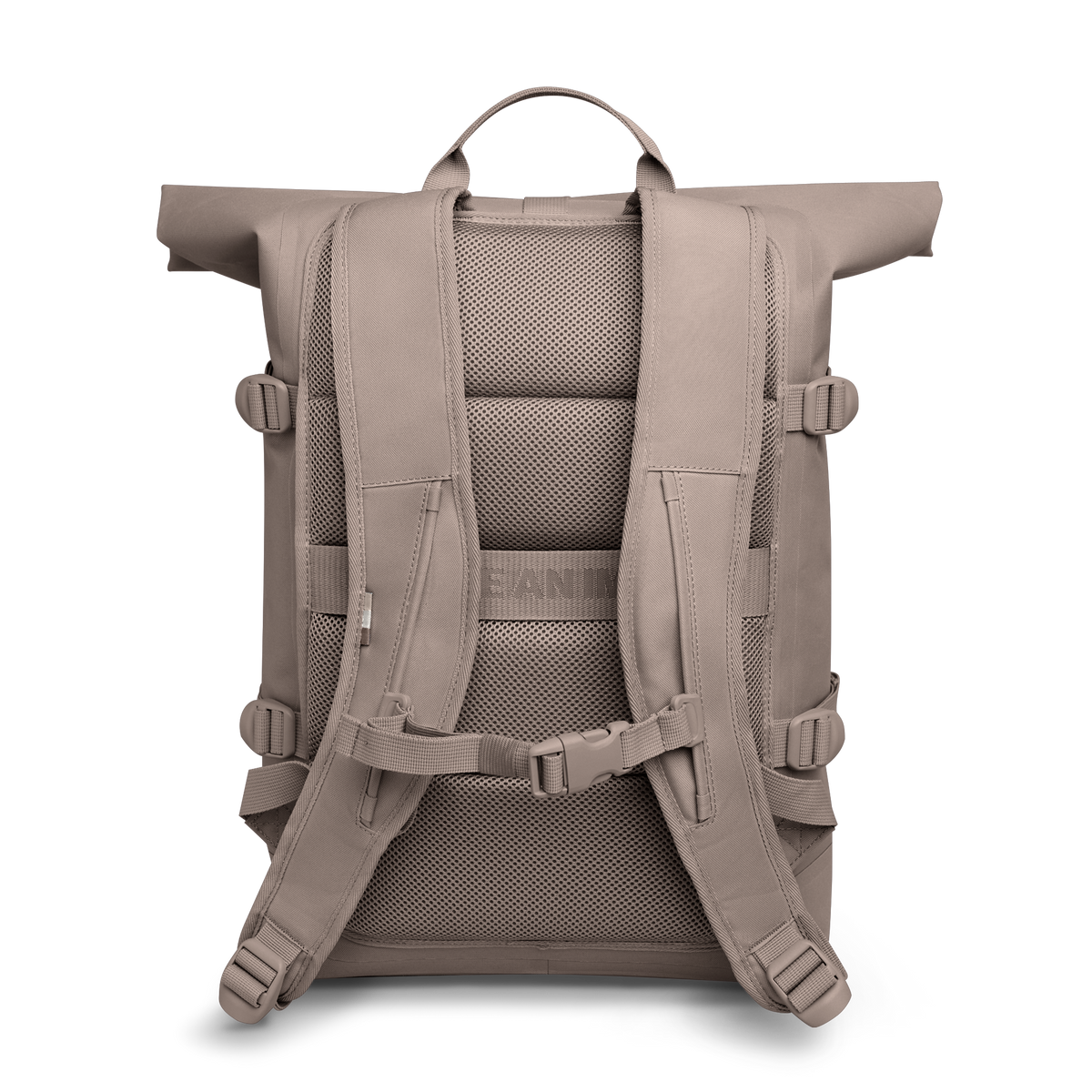 ROLLTOP 2.0 MONOCHROME EDITION Rucksack in oyster (klassisches Taupe-Braun) als Studioaufnahme in Rückansicht.