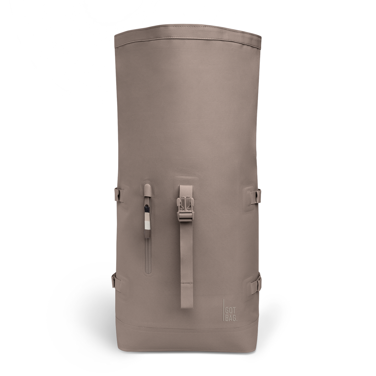 ROLLTOP Rucksack in oyster (klassisches Taupe-Braun) als Studioaufnahme in Frontansicht.
