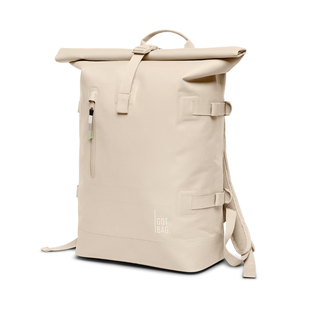 ROLLTOP Rucksack in salt (warmes Cremeweiß) in diagonaler Ansicht.
