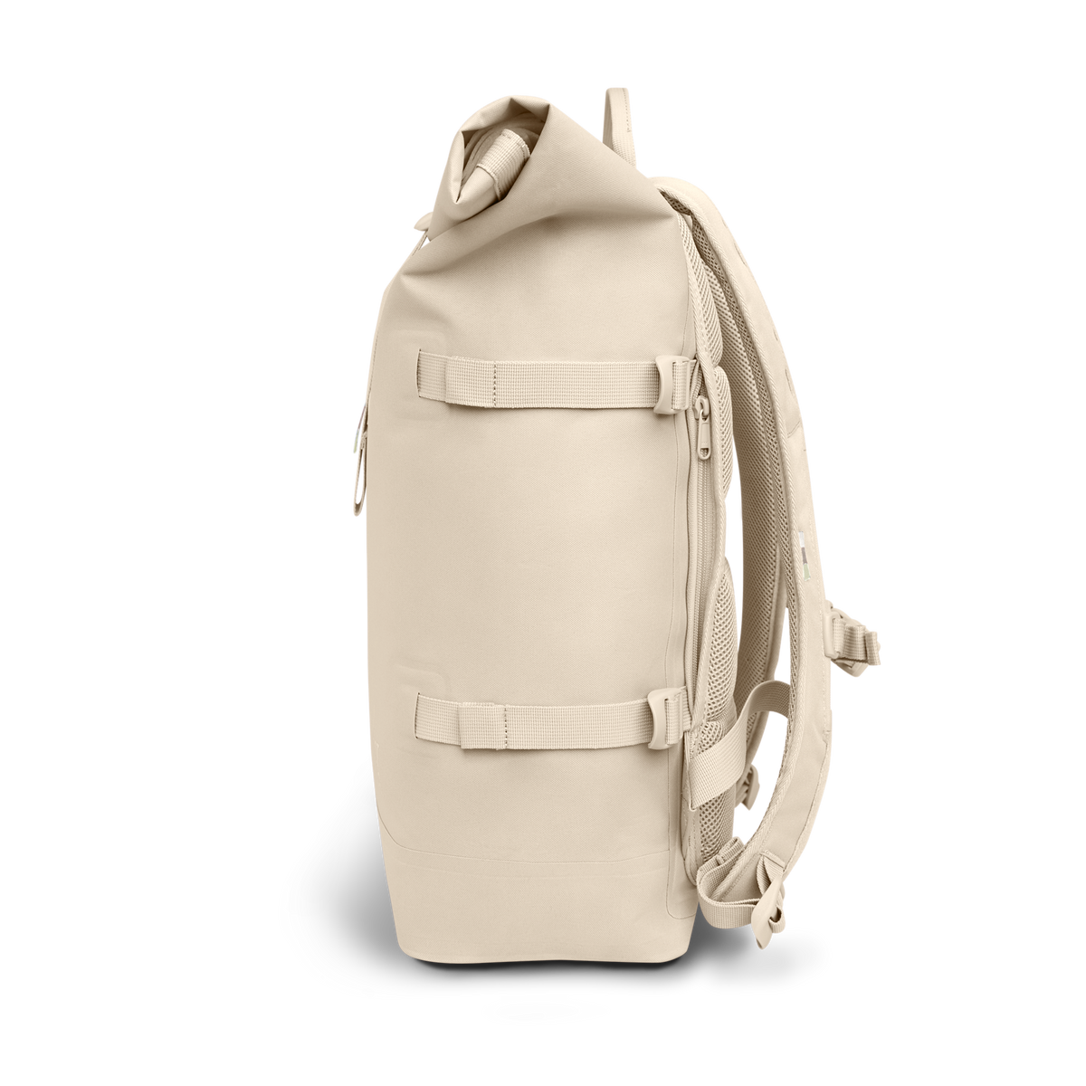 ROLLTOP 2.0 MONOCHROME EDITION Rucksack in salt (warmes Cremeweiß) als Seitenansicht.