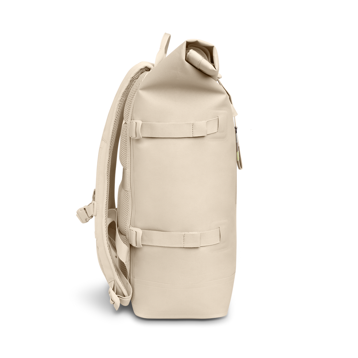 ROLLTOP MONOCHROME EDITION Rucksack in salt (warmes Cremeweiß) als Seitenansicht.