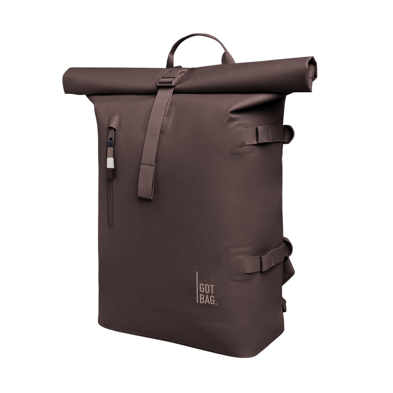 ROLLTOP Rucksack in tadpole (Schokobraun) in diagonaler Ansicht.