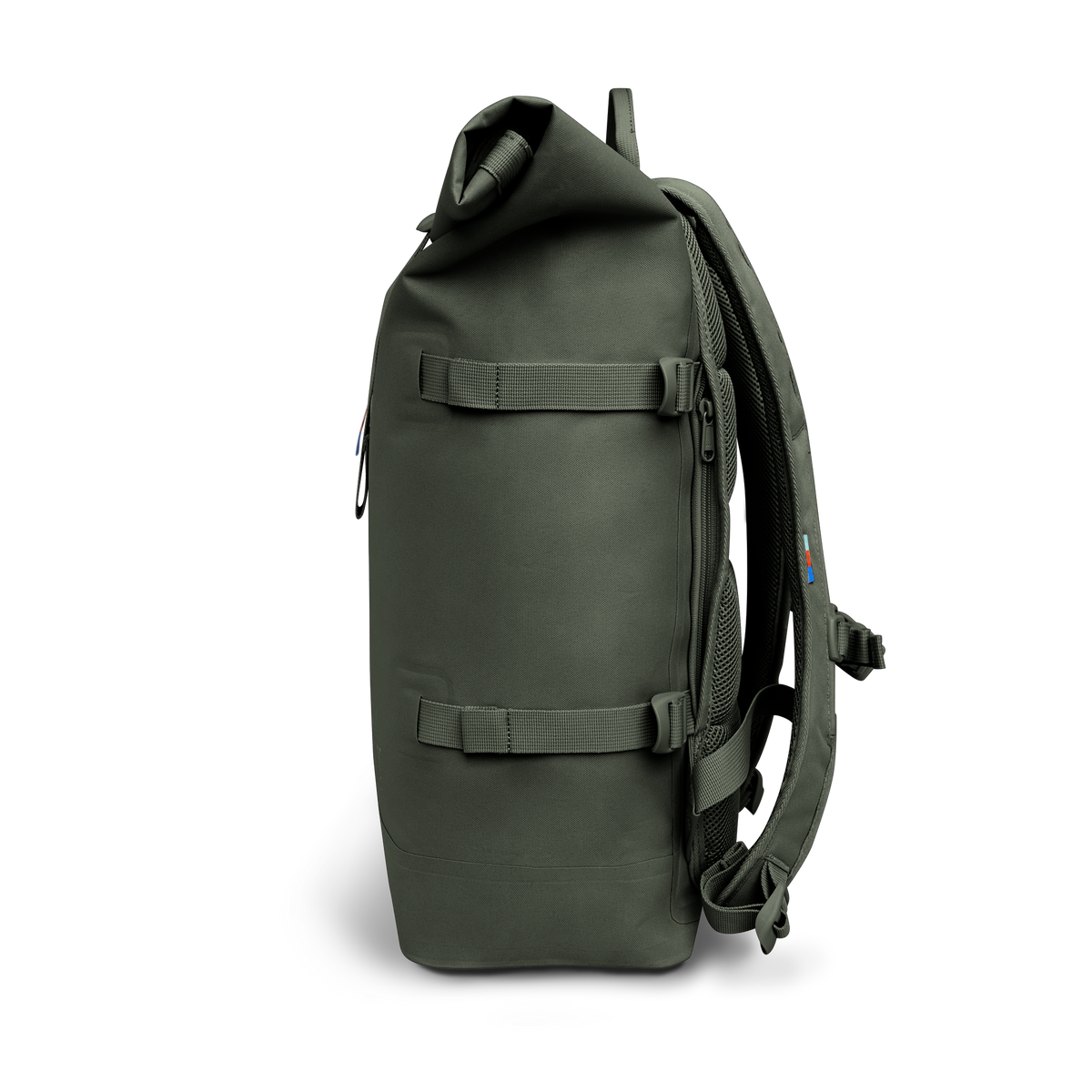 ROLLTOP 2.0 Rucksack in algae (Dunkelgrün mit Graustich) als Seitenansicht.