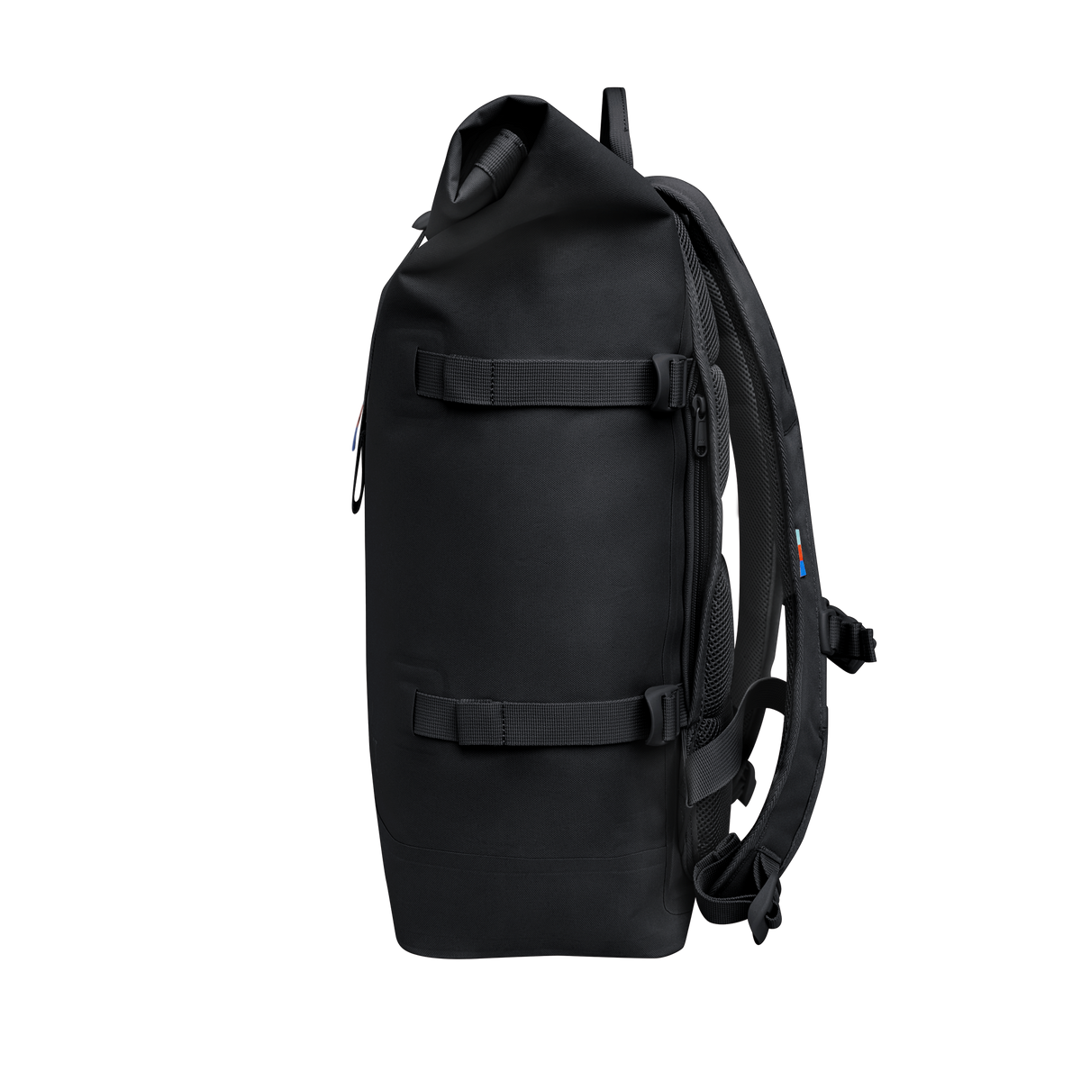 ROLLTOP Rucksack in black (Schwarz) als Seitenansicht.