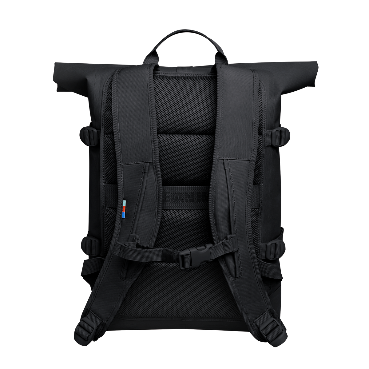 ROLLTOP Rucksack in black (Schwarz) mit verstellbaren Trägern und gepolstertem Rücken in Rückansicht.