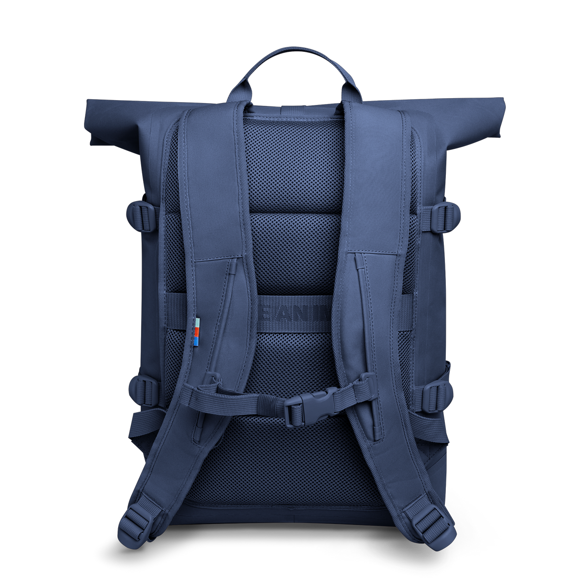 ROLLTOP Rucksack in deep ocean (dunkles Marineblau) in Rückansicht.