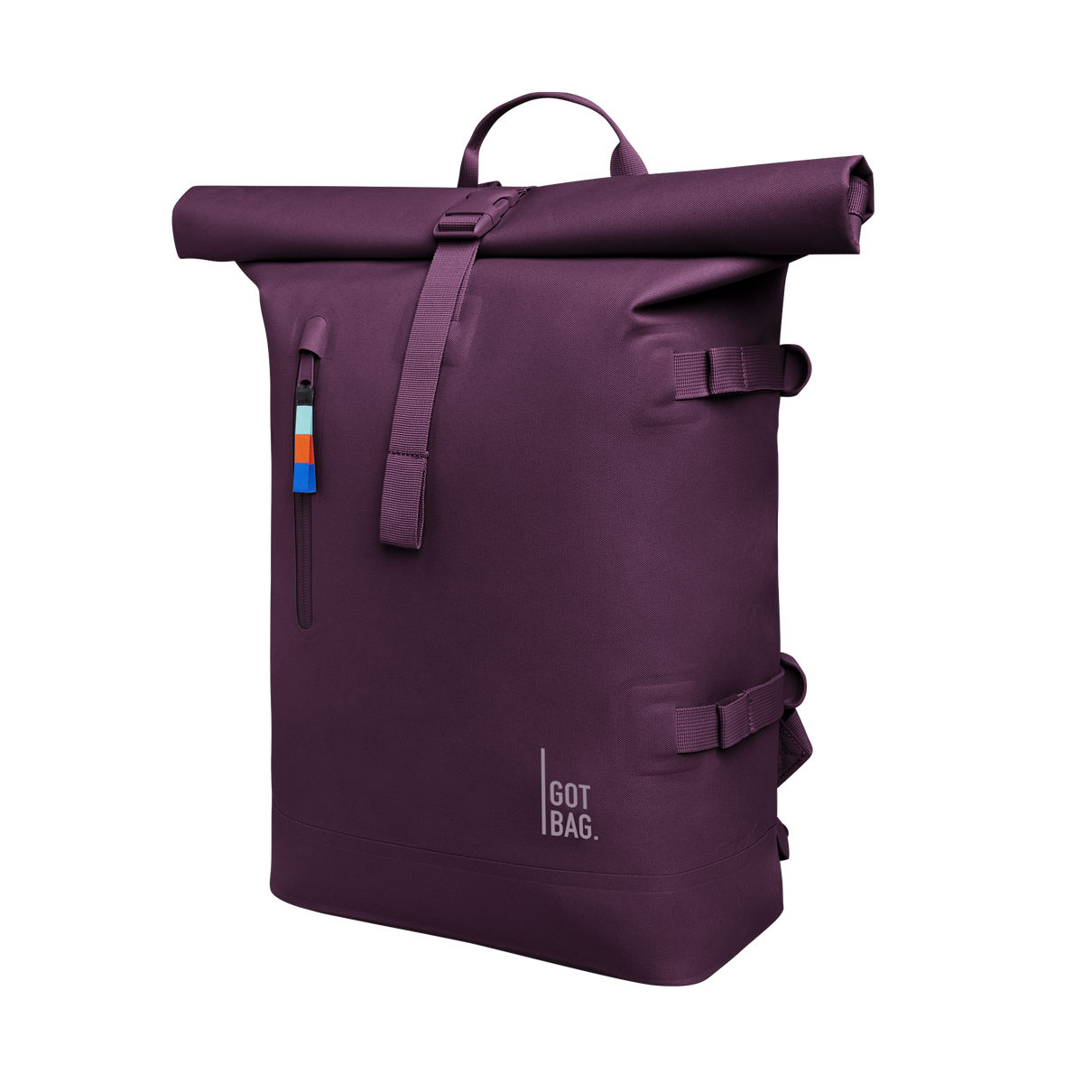 ROLLTOP Rucksack in favia (warmes Dunkellila / Pflaumenfarben) als Studioaufnahme in diagonaler Ansicht.