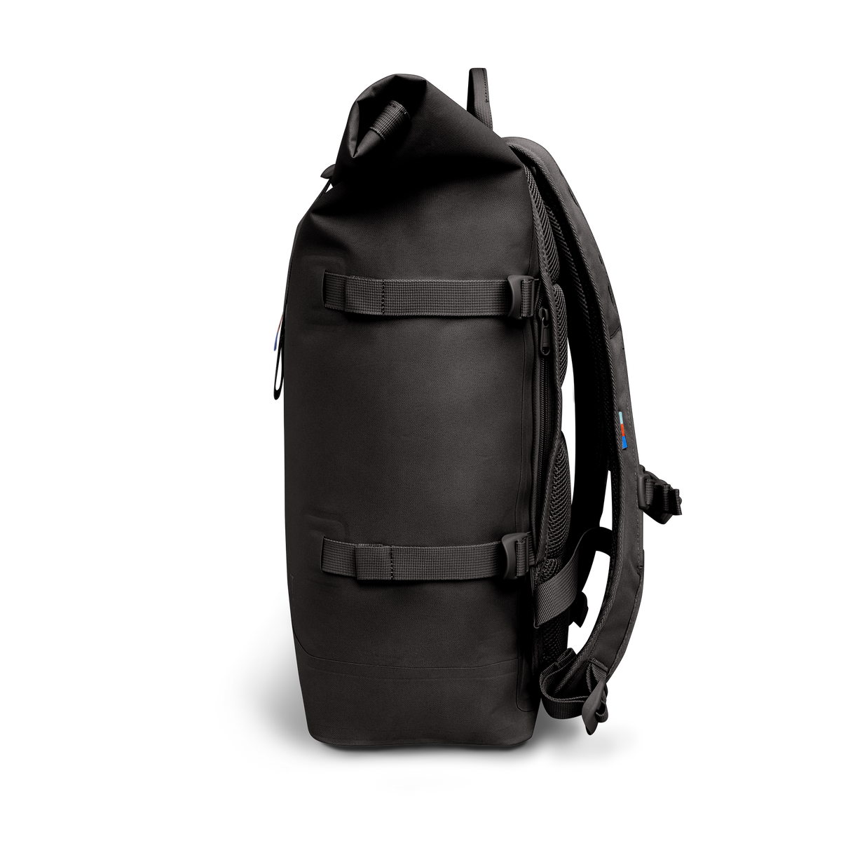 ROLLTOP Rucksack in mussel (dunkles Braun-Grau) als Seitenansicht.