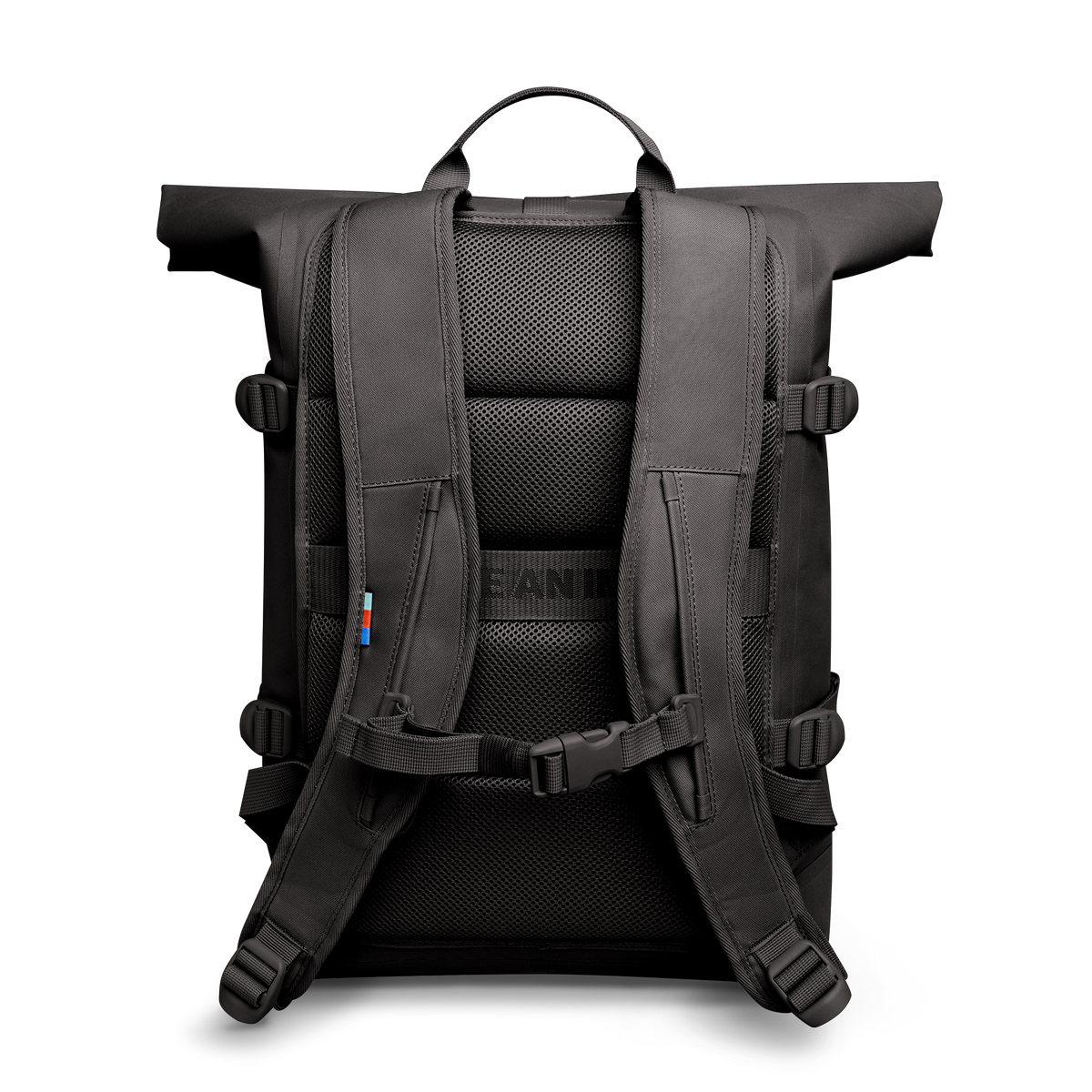 ROLLTOP Rucksack in mussel (dunkles Braun-Grau) in Rückenansicht.