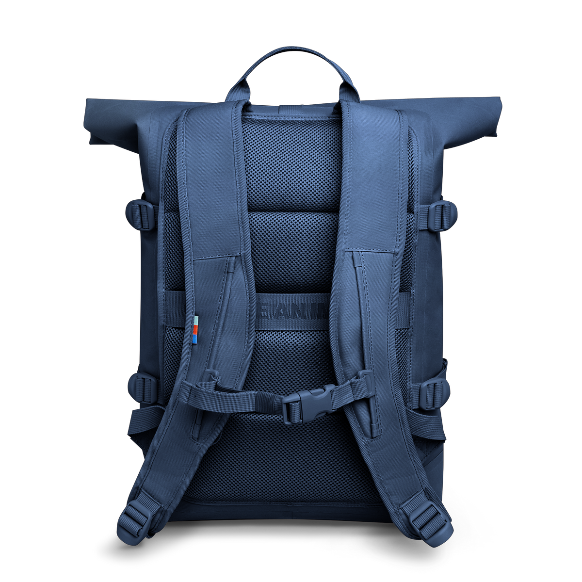 ROLLTOP Rucksack als Studioaufnahme in Rückansicht.