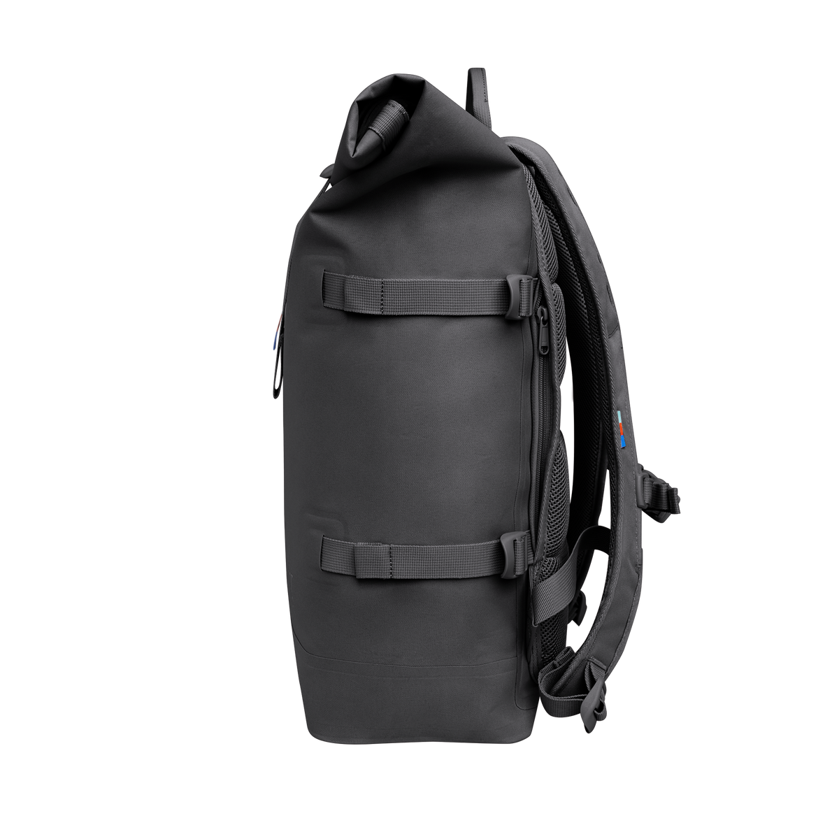 ROLLTOP Rucksack in shark (Dunkelgrau) als Seitenansicht.