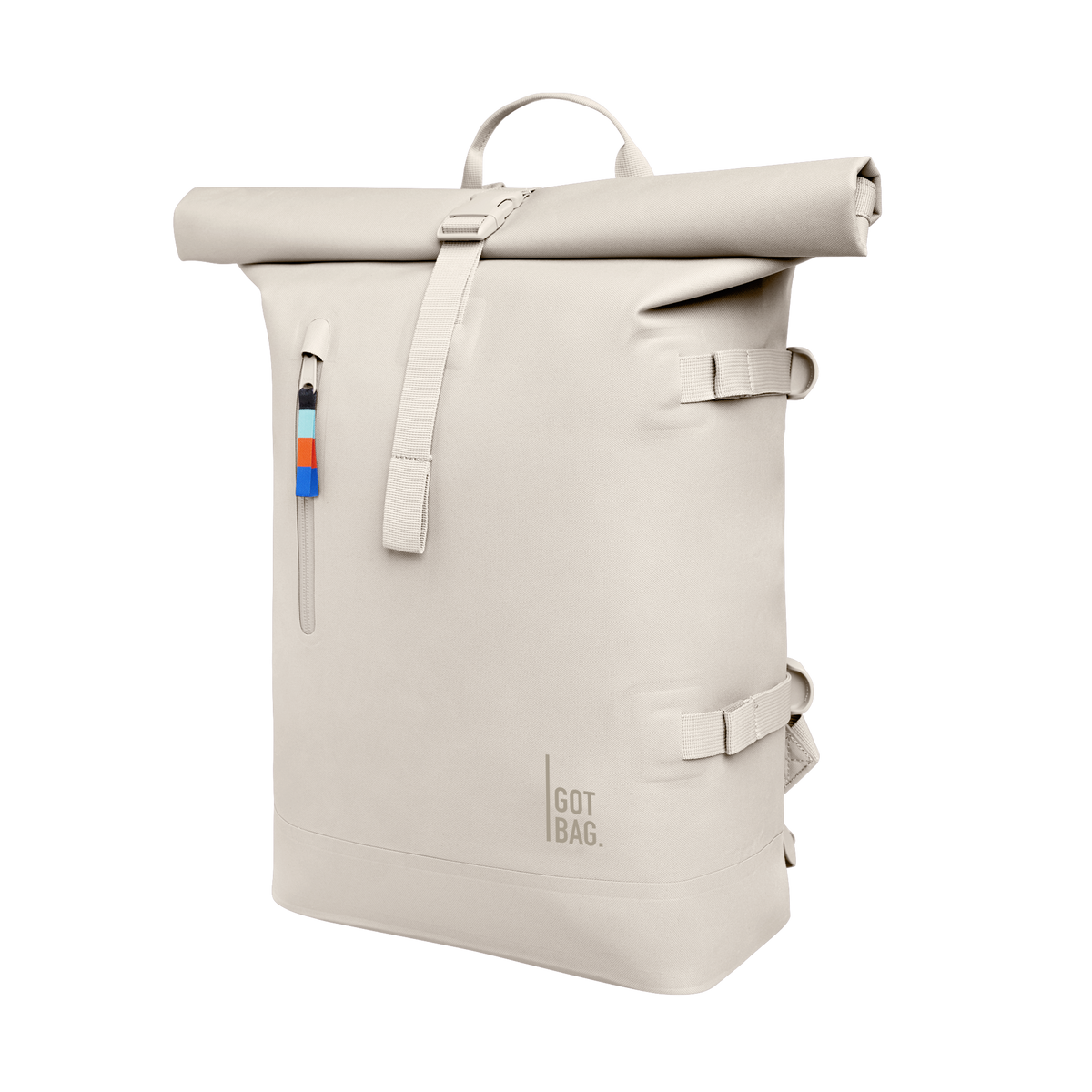 ROLLTOP Rucksack in soft shell (warmes Cremeweiß) in diagonaler Ansicht.