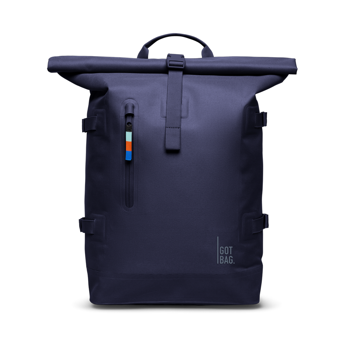 ROLLTOP Rucksack in tide (tiefes Dunkelblau mit Lilastich) als Studioaufnahme in Frontansicht.