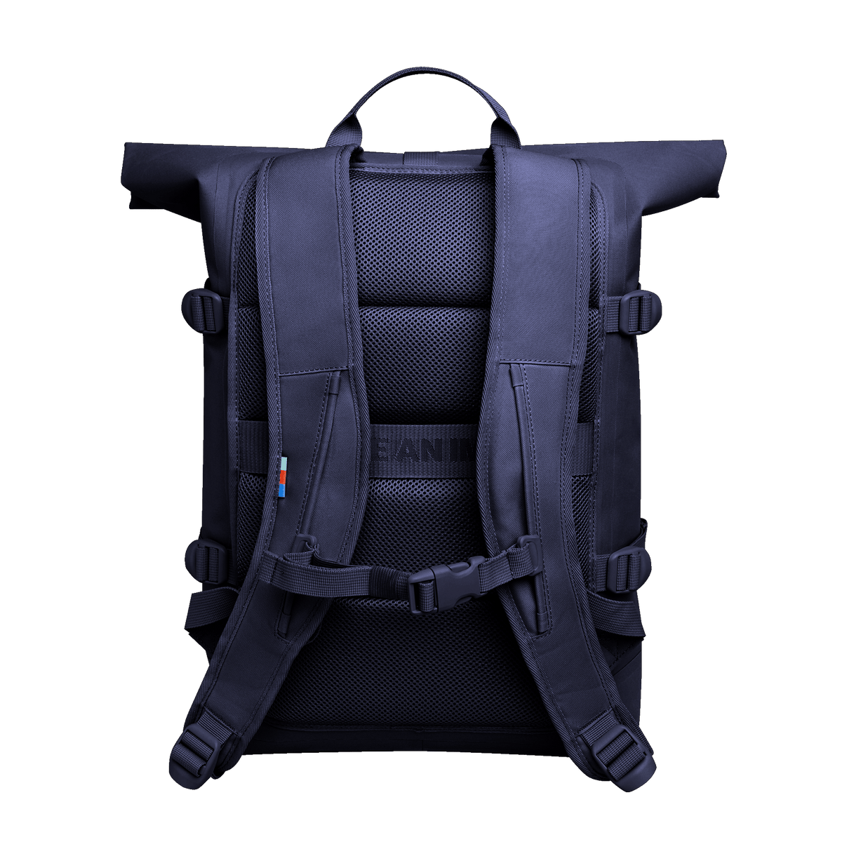 ROLLTOP 2.0 Rucksack in tide (tiefes Dunkelblau mit Lilastich) in Rückenansicht.