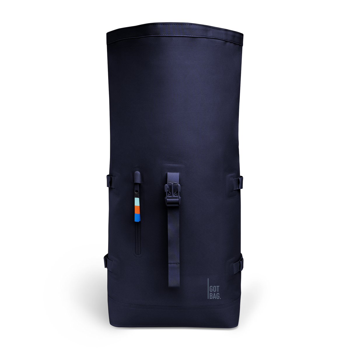 ROLLTOP Rucksack in tide (tiefes Dunkelblau mit Lilastich) als Studioaufnahme in Frontansicht.