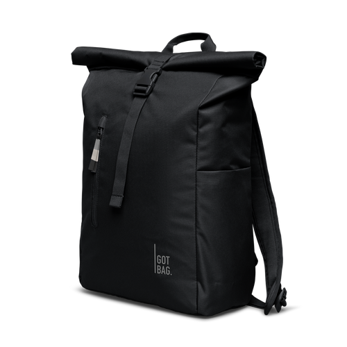 ROLLTOP EASY Rucksack in black (Schwarz) mit Schnallenverschluss, diagonale Ansicht.