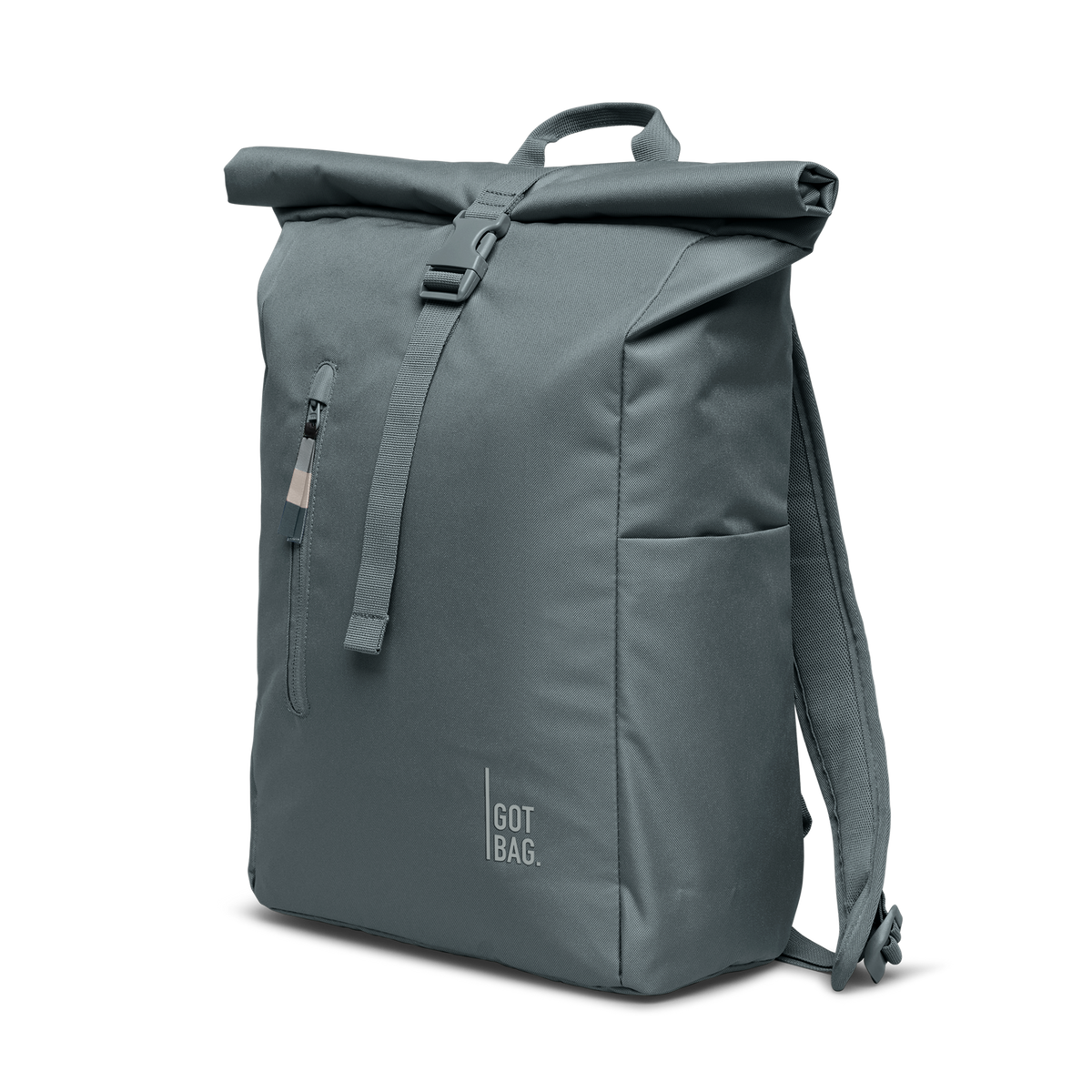 ROLLTOP EASY Rucksack in basalt (graues Eisblau) als Studioaufnahme in diagonaler Ansicht.