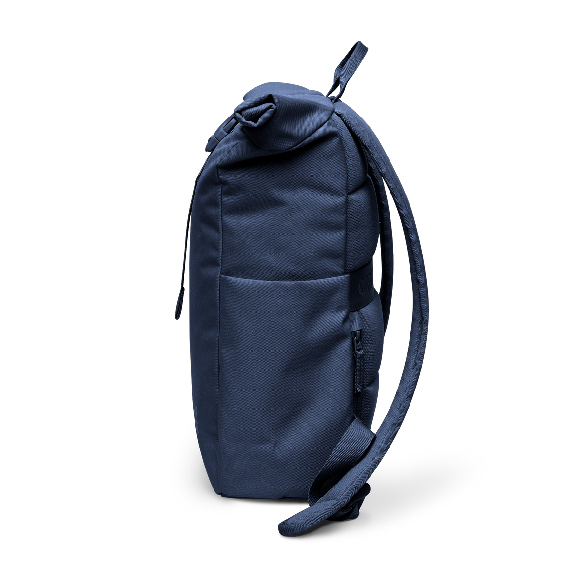 ROLLTOP EASY SMALL Rucksack in deep ocean (dunkles Marineblau) in Seitenansicht.
