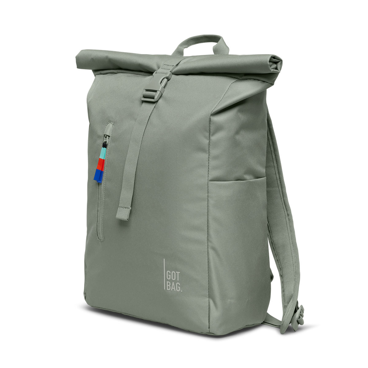 ROLLTOP EASY Rucksack in bass (Salbeigrün) als Studioaufnahme in Schrägansicht.