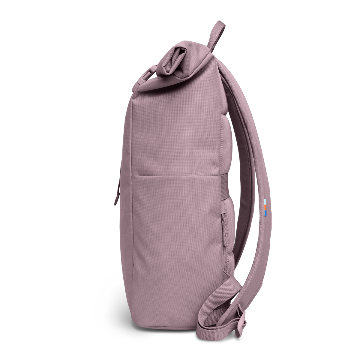 ROLLTOP EASY Rucksack in calamary (Altrosa) als Studioaufnahme in Seitenansicht.